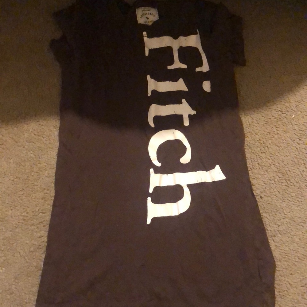 It’s a t-Shirt from Abercrombie and fitch size small color brown never wore